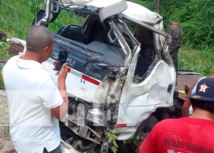 Camión cargado de pollos cae a un barranco y deja un lesionado en Jinotega