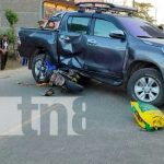Foto: Dos personas en motocicleta impactan contra una camioneta en Jalapa/TN8