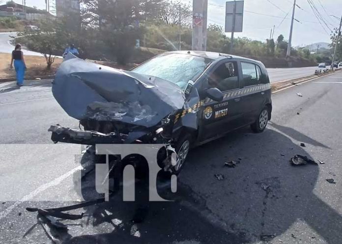 Foto: Taxista ebrio protagonizó aparatoso accidente en empalme de la cuesta El Plomo/TN8