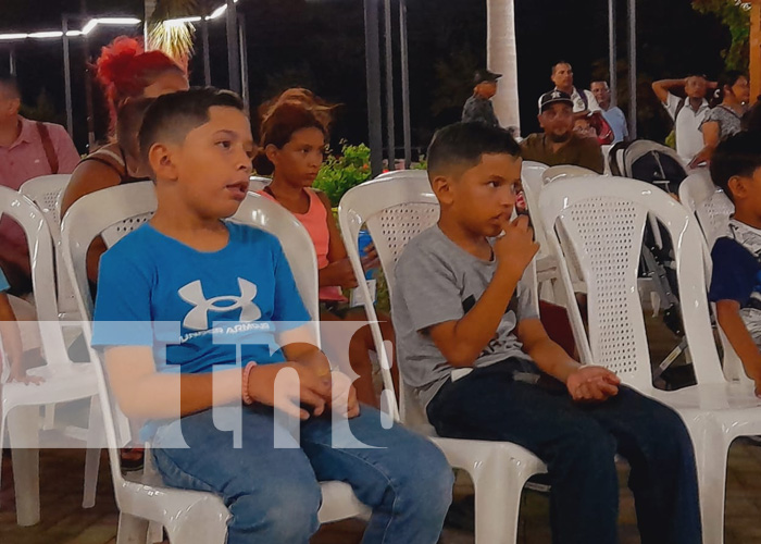 Foto: Red de Comunicadores realiza "Noche Cinematográfica" para los niños en Granada / TN8
