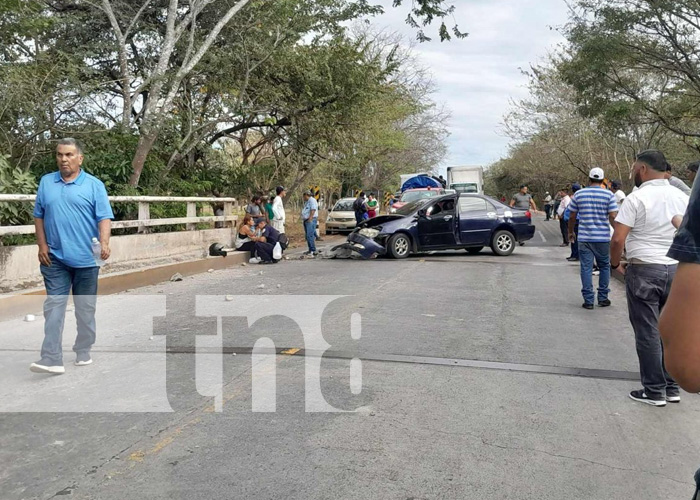 Aparatoso accidente en la carretera Juigalpa-Managua deja dos heridos