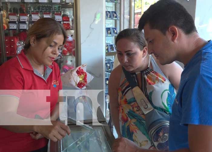 El Mercado Municipal de Rivas se llena de amor y amistad con irresistibles ofertas