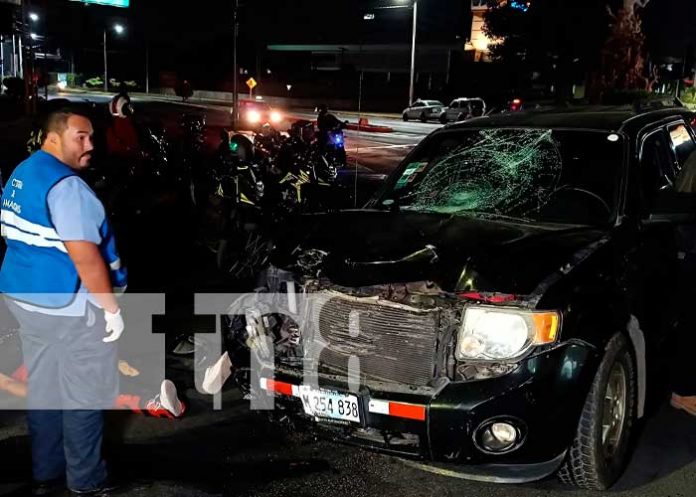 Impactante colisión entre moto y camioneta deja dos Jóvenes graves en Managua