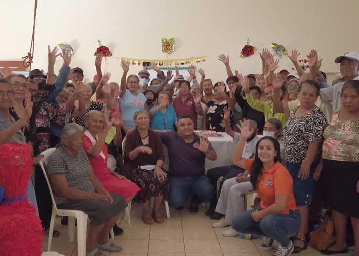 Abuelitos capitalinos viven un mágico San Valentín con Loto Nicaragua