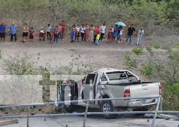 Foto: ¡Tragedia en Estelí! Dos personas mueren, tras caer el vehículo debajo de un puente/TN8