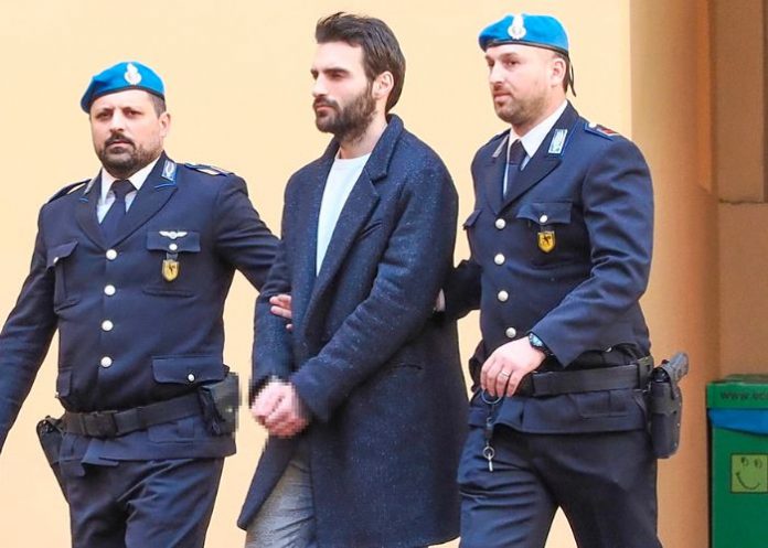 Mató a golpes y martillazos a su exnovia en Italia