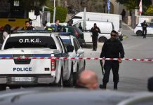 Mata a tres personas en una naviera en Grecia