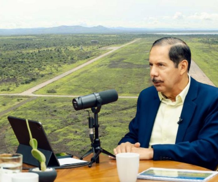 Foto: Oscar Mojica, titular del MTI, habla de novedades con el Aeropuerto Internacional Punta Huete / TN8