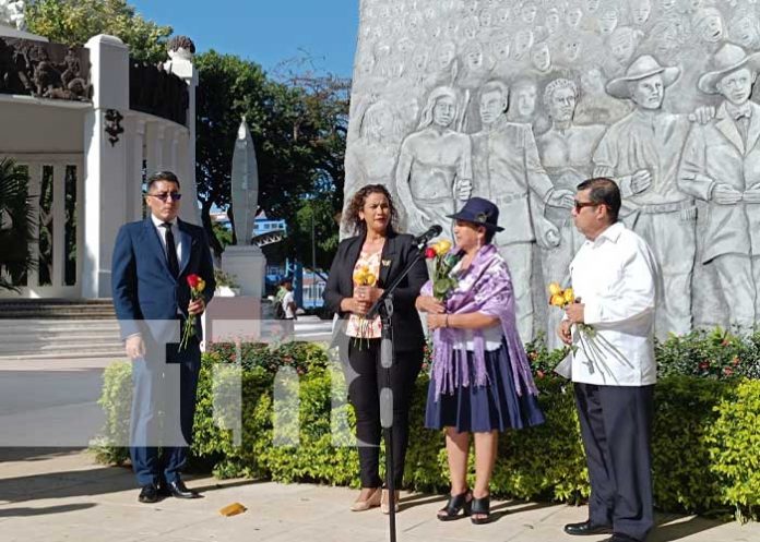 Foto: Visita al monumento de héroes y mártires de Nicaragua por parte de la Canciller de Bolivia / TN8