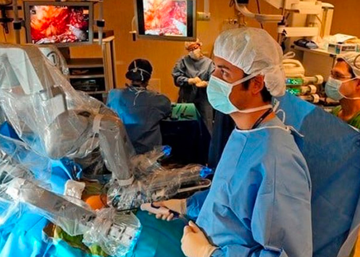 Un robot quirúrgico le quemó el intestino