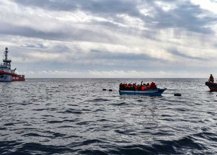 Mueren 13 migrantes en naufragio en Túnez