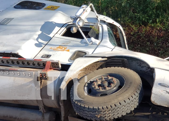 Foto: Vuelco de camión en la Carretera Panamericana, jurisdicción de Nandaime / TN8