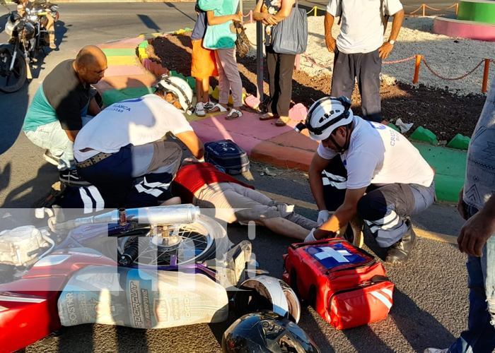 Foto: Mujer lesionada tras accidente de tránsito en Carretera Nueva a León / TN8