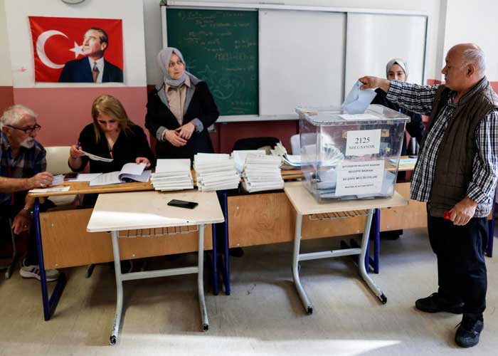 Abren las urnas en Türkiye para elegir sus líderes locales