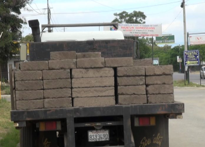 Foto: Camión cargado de piedras se estrella contra vivienda de Boaco y cobra vida de un menor / TN8