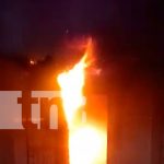 Mujer endiablada le pega fuego a su vivienda en pleito conyugal en Carazo