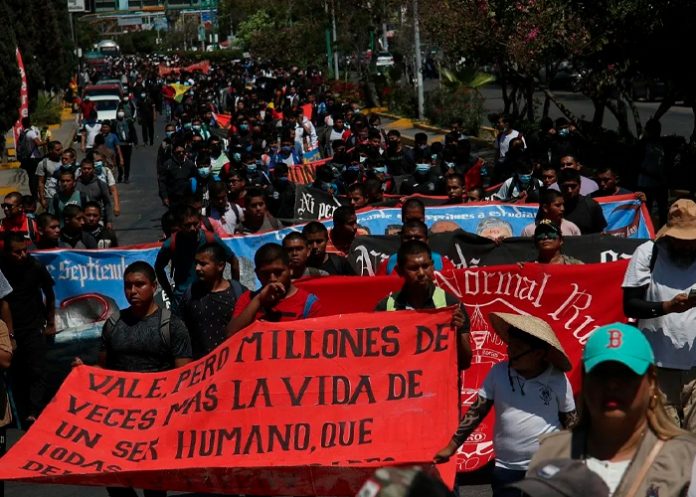 Foto: Protesta en México: Ciudadanos marchan exigiendo justicia por estudiante víctima de homicidio / TN8