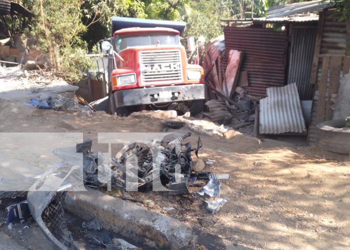 Viviendas afectadas tras colisión de camión en el Memorial Sandino, Managua
