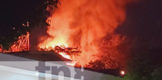 Infernal incendio consume dos viviendas en Linda Vista, Managua