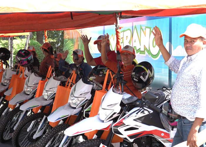 Foto:Primeros ganadores de motos de verano con diaria/cortesía