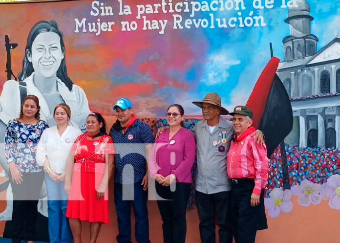 Foto: CNU y UNA reinauguran mural en homenaje a la Miliciana de Waswalito / TN8