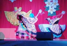 Foto: Festival de Trajes Originales de Nuestro Folklore: Espectáculo lleno de color en Granada/TN8