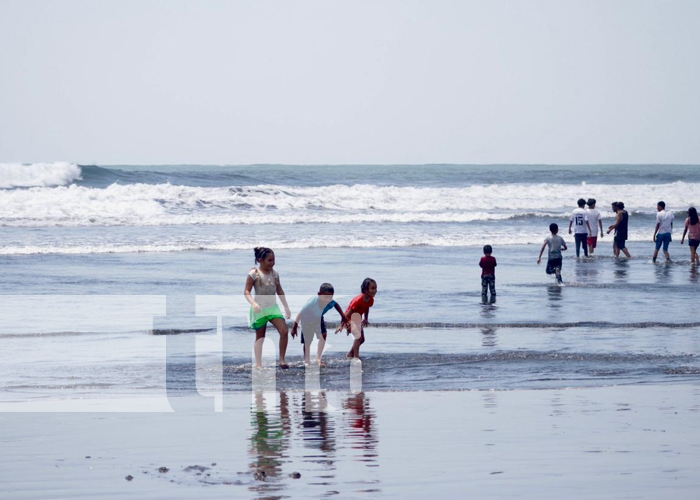 Foto: Veraneantes ya empiezan a visitar las playas del departamento de Chinandega/TN8
