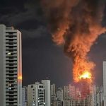 Foto: Gran incendio afecta a edificio en construcción en Brasil / Cortesía