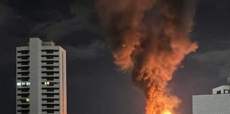 Foto: Gran incendio afecta a edificio en construcción en Brasil / Cortesía