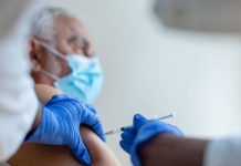 Un hombre de 62 años se vacunó 217 veces contra el COVID, conoce su caso