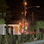 Foto: Poste de tendido eléctrico tomó fuego en el barrio La Hielera de la ciudad de Juigalpa/TN8