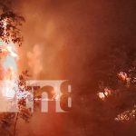Foto: Incendio catastrófico arrasa con una recicladora en el municipio de Tipitapa/TN8