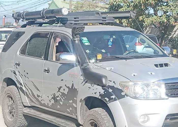Sicarios acribillan carro a plena luz del día en residencial de Costa Rica