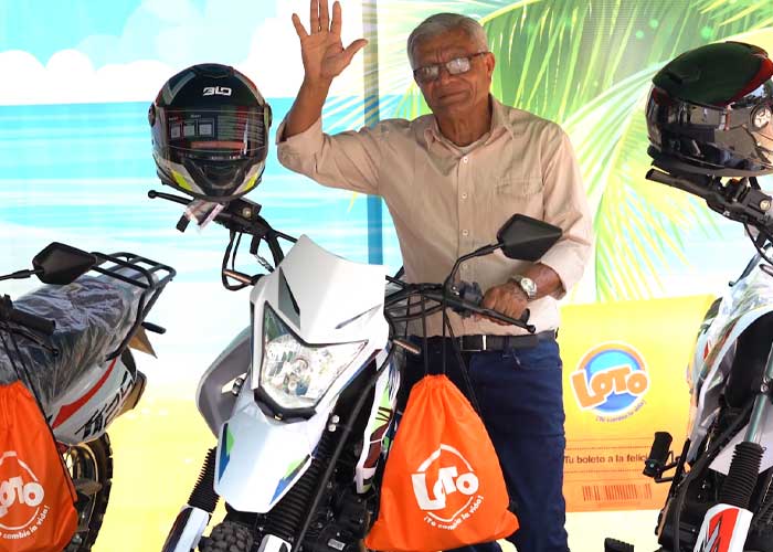 Presentan a ganadores del segundo sorteo de motos de verano con diaria