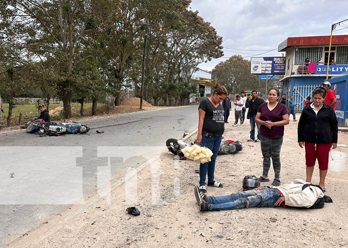 Foto: Colisión de dos motocicletas dejan a sus ocupantes lesionados en Jalapa/TN8