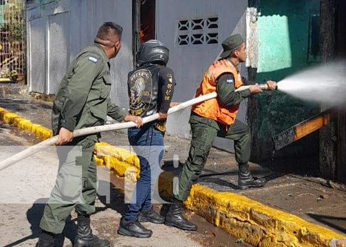 Foto: Descuido pudo ser la causa de un incendio que redujo a escombros tres viviendas en San Juan del sur/TN8