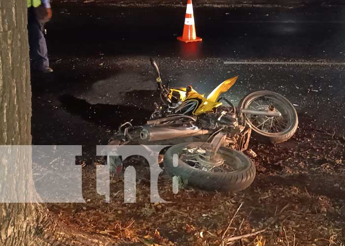 Foto: Motociclista pierde la vida al estrellarse contra la cuneta en la Carretera a Masaya/TN8