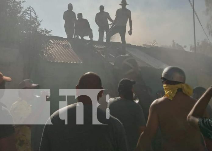 Foto: Descuido pudo ser la causa de un incendio que redujo a escombros tres viviendas en San Juan del sur/TN8