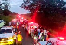 Bus cayó en cuneta con 50 pasajeros en Costa Rica