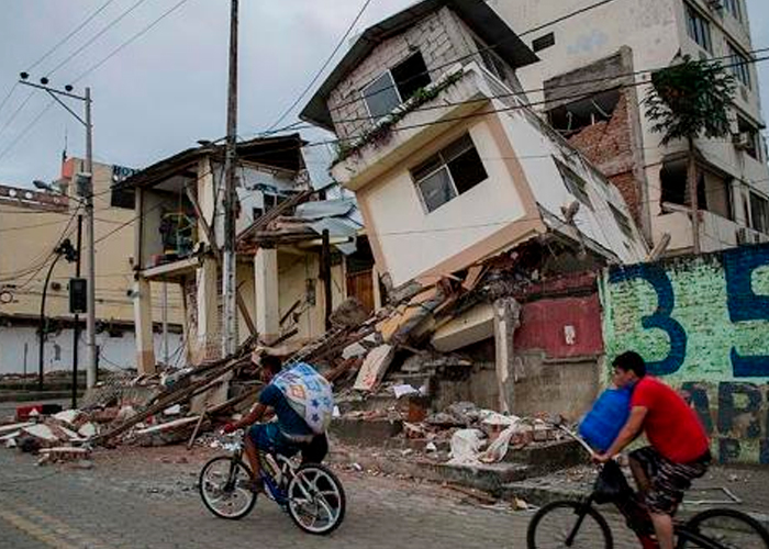 Casas destruidas por terremoto en Papúa Nueva Guinea