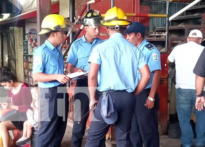 Foto: Inspección de bomberos en el Mercado Mayoreo / TN8