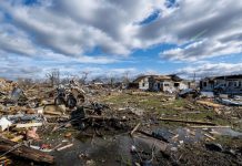 Tornados sacuden estados del centro de EEUU