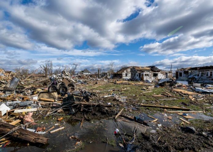 Tornados sacuden estados del centro de EEUU