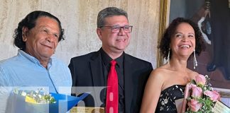 Gloria Bacon y Mario Montenegro reciben reconocimiento del MIFIC en Managua