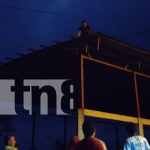Foto: Rescatan a joven atrapado en el techo de una cancha en San Pedro de Lóvago, Chontales/TN8