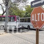 Foto: ¡Irresponsabilidad al volante! Microbús no respeta señal de tránsito y provoca incidente/TN8