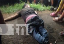 Hermanos embestidos por bus, uno muere y el otro en estado crítico en Río San Juan