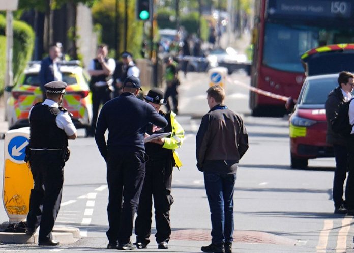 Muere un niño de 13 en ataque con espada en Londres