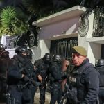 Policía de Ecuador irrumpe en la Embajada