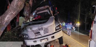 Foto: Rescatan una mujer atrapada en el interior de un camión tras accidente en Somoto Madriz/TN8